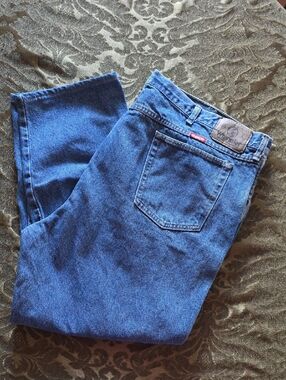 Wrangler Relaxed Men's Jeans in Medium Blue